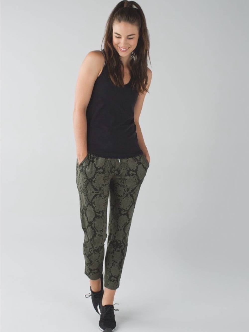 Lululemon Jet Crop *Luxtreme Ziggy Snake Fatigue Green Gator Green size 6